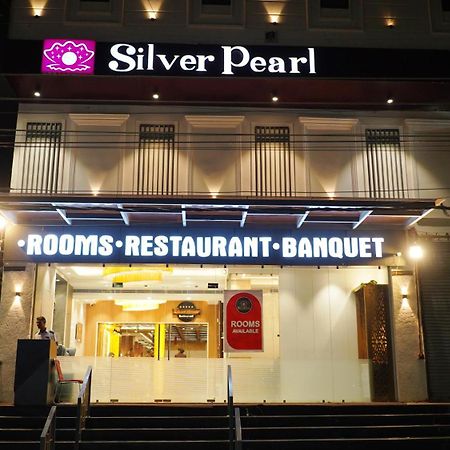Hotel Silver Pearl Alīgarh Esterno foto