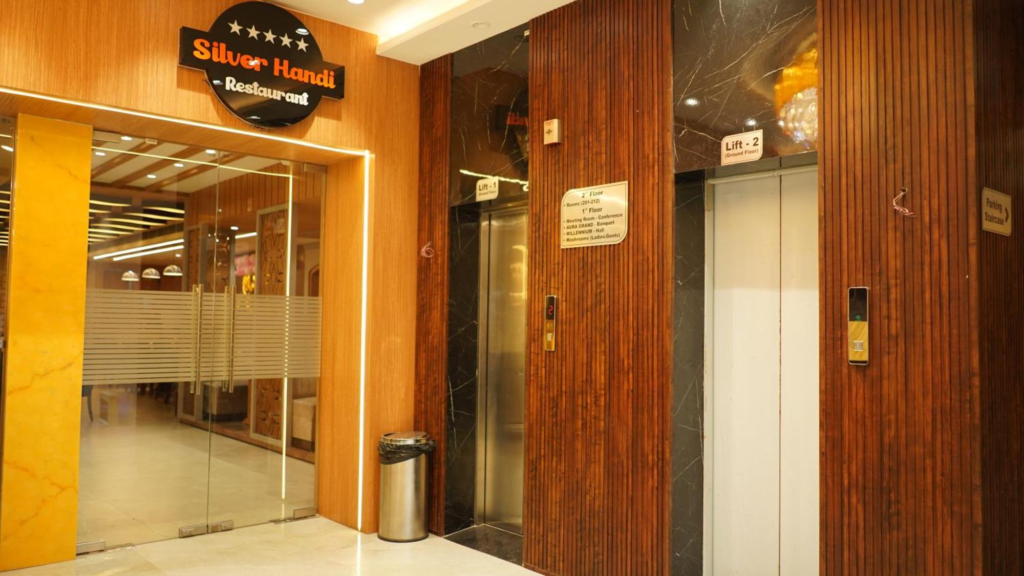 Hotel Silver Pearl Alīgarh Esterno foto