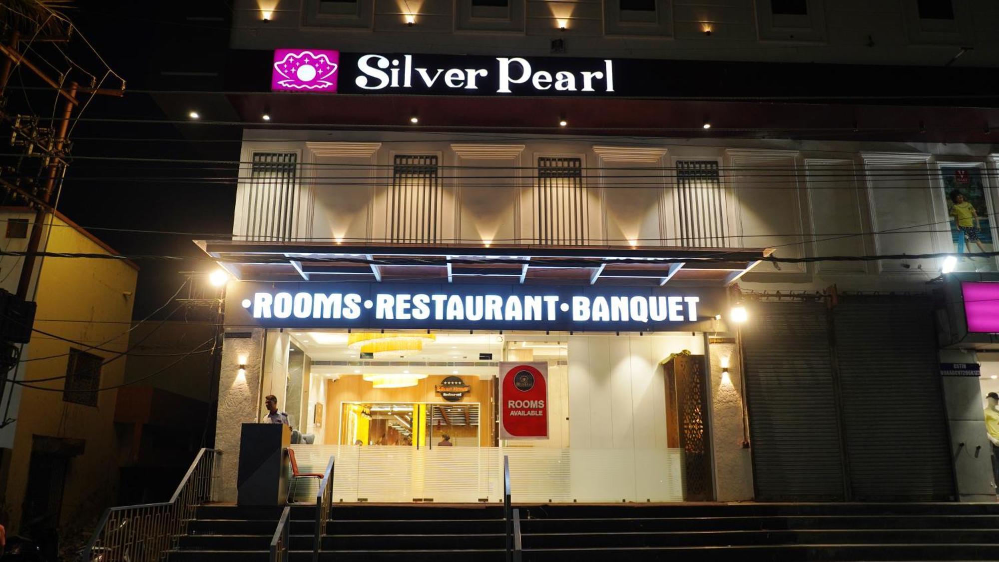 Hotel Silver Pearl Alīgarh Esterno foto